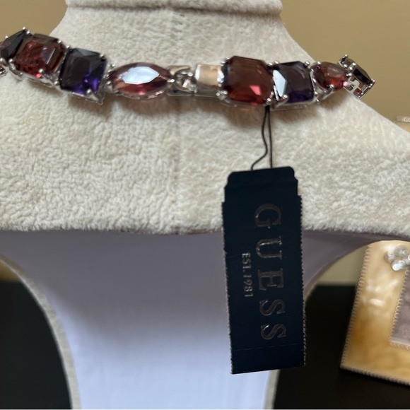 New! Guess Lavendar & Garnet colored Stone Necklace with Clasp - Picture 8 of 11